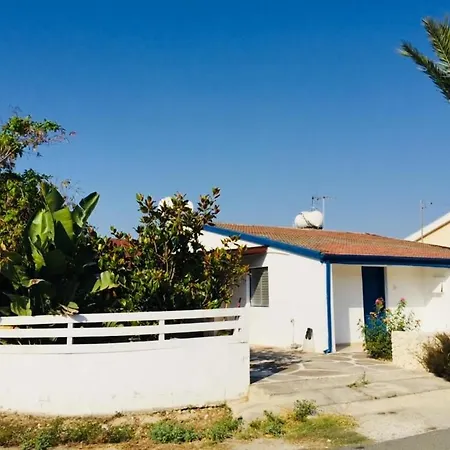 Artist In Dromolaxia Апартаменты