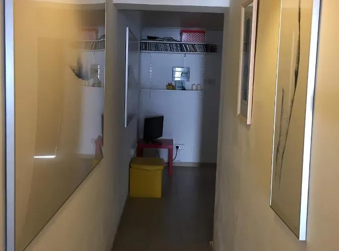 Artist In Dromolaxia ラルナカ