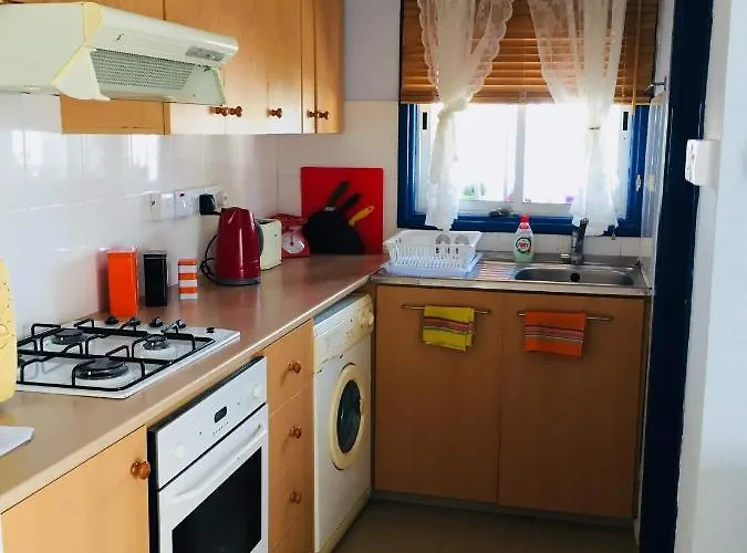 Artist In Dromolaxia アパート